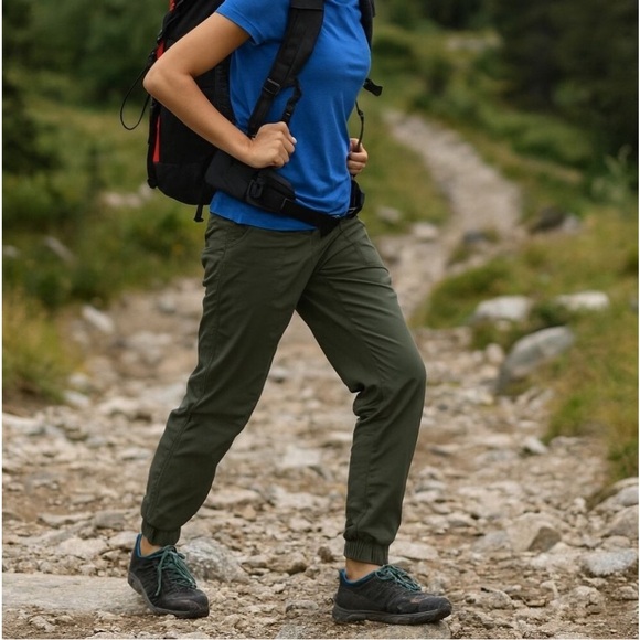 Athleta Pants - Women’s Mountain Olive Green Utility Pants